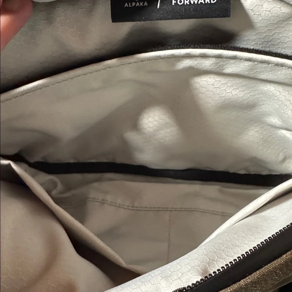 NWT ALPAKA Go Sling Mini V2 - Army Green with Fidlock - Picture 8 of 14